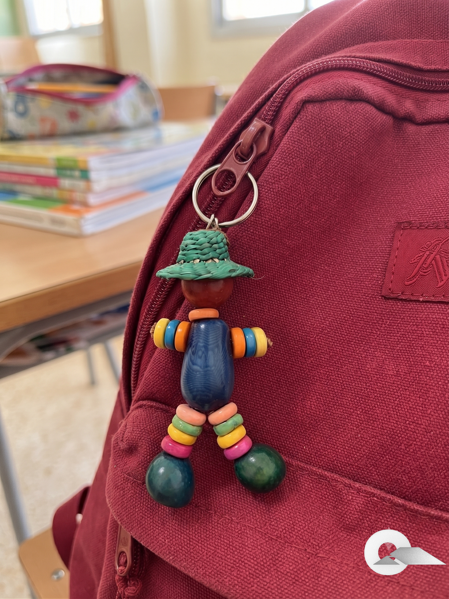 Χειροποίητο Μπρελόκ Little Traveler με Ψάθινο Καπέλο & Τάγκουα