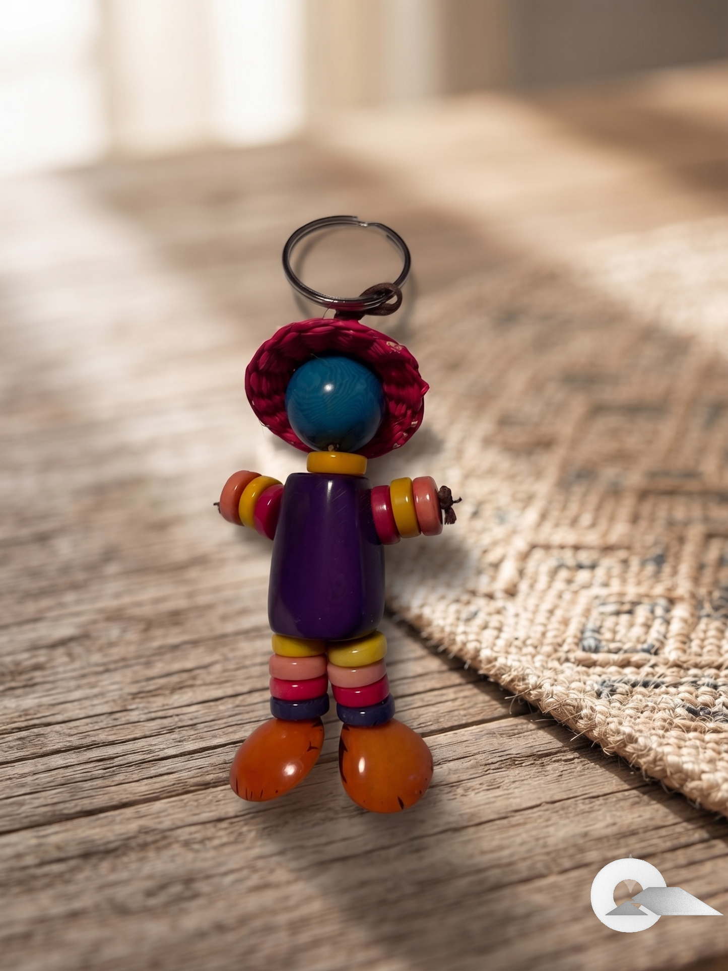 Χειροποίητο Μπρελόκ Little Traveler με Ψάθινο Καπέλο & Τάγκουα
